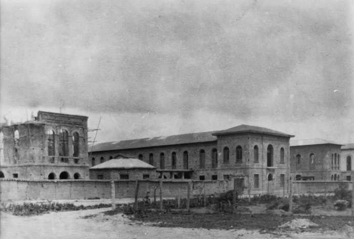 1915. Hospital de San José en construcción